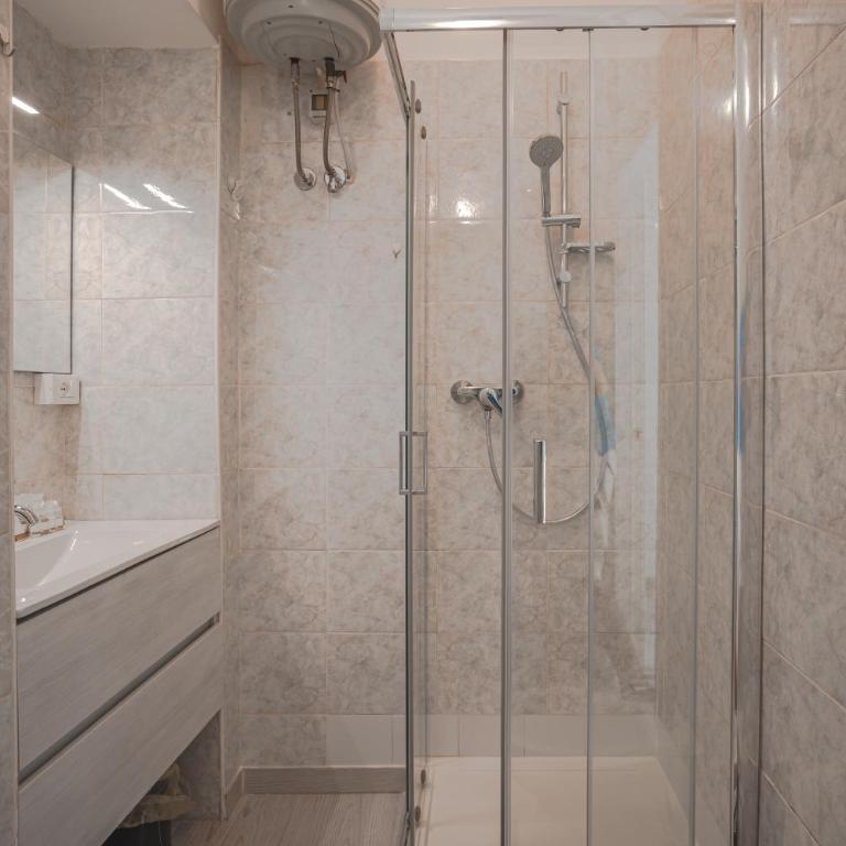[Free WiFi & Netflix] Roiano Elegant Apartment - One-Bedroom Apartment - 13