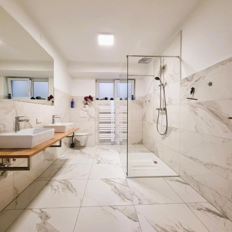 Mountains & Lakes - Chaletdorf & Appartements - Apartment mit 2 Schlafzimmern - 1