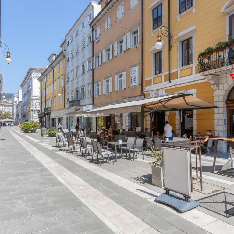 Elegante rifugio D'Annunzio con parcheggio a Trieste - Appartamento - 2