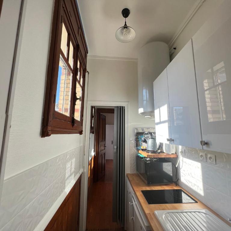 Les Grands Ducs - One-Bedroom Apartment - 14