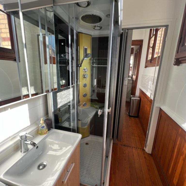 Les Grands Ducs - One-Bedroom Apartment - 16