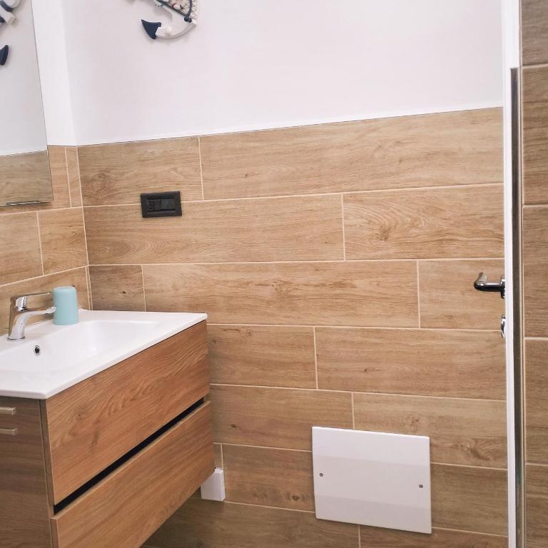 Petracca Guest House - Camera Matrimoniale con Bagno Privato - 7