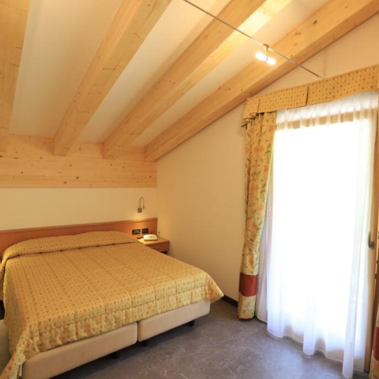 Hotel Chalet Alaska - Camera Matrimoniale Deluxe - 2