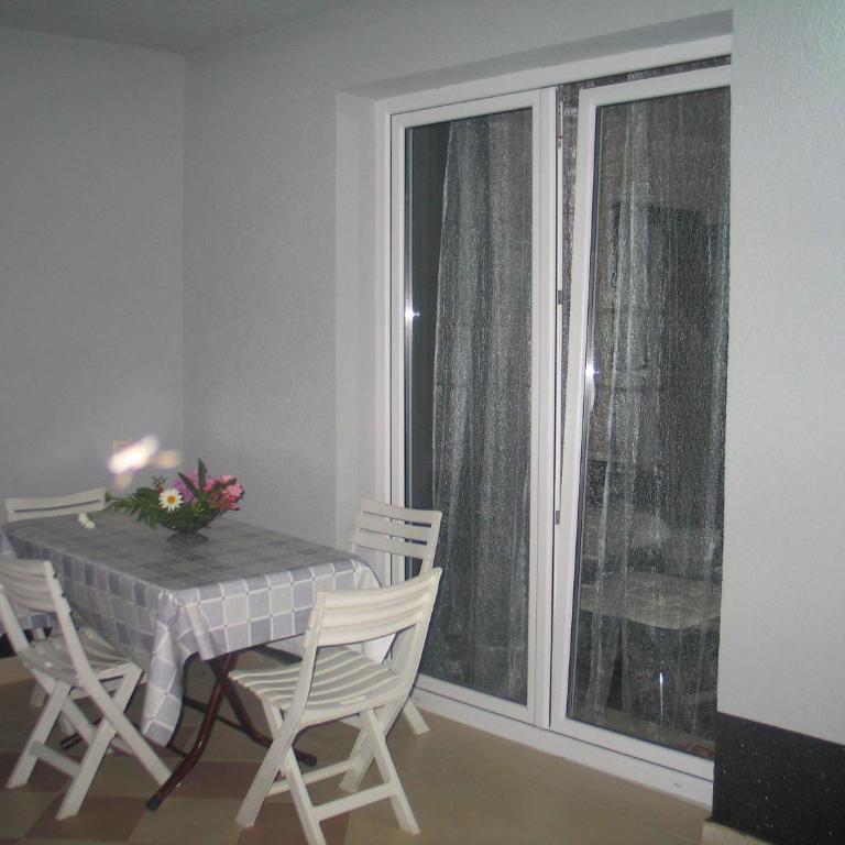 Guest House Dena - One-Bedroom Apartment with Terrace - 5