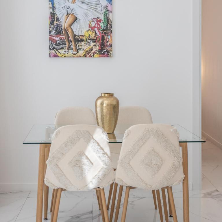 LB Vacation Rentals I Renovated Apt Minutes from Beach - Palais - 30m2 Terrace - Apartamento de 1 dormitorio - 4
