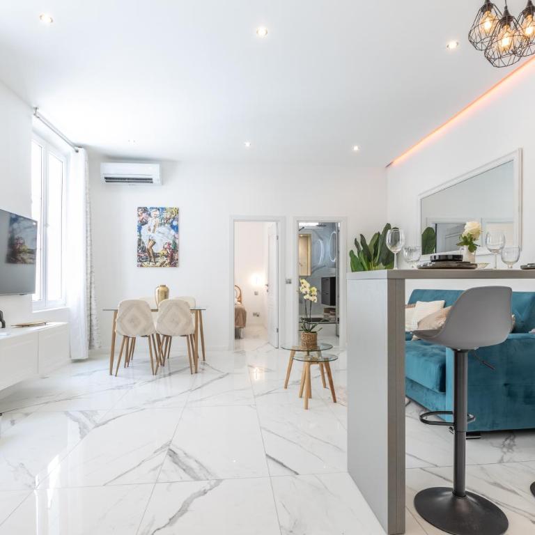 LB Vacation Rentals I Renovated Apt Minutes from Beach - Palais - 30m2 Terrace - Apartamento de 1 dormitorio - 18