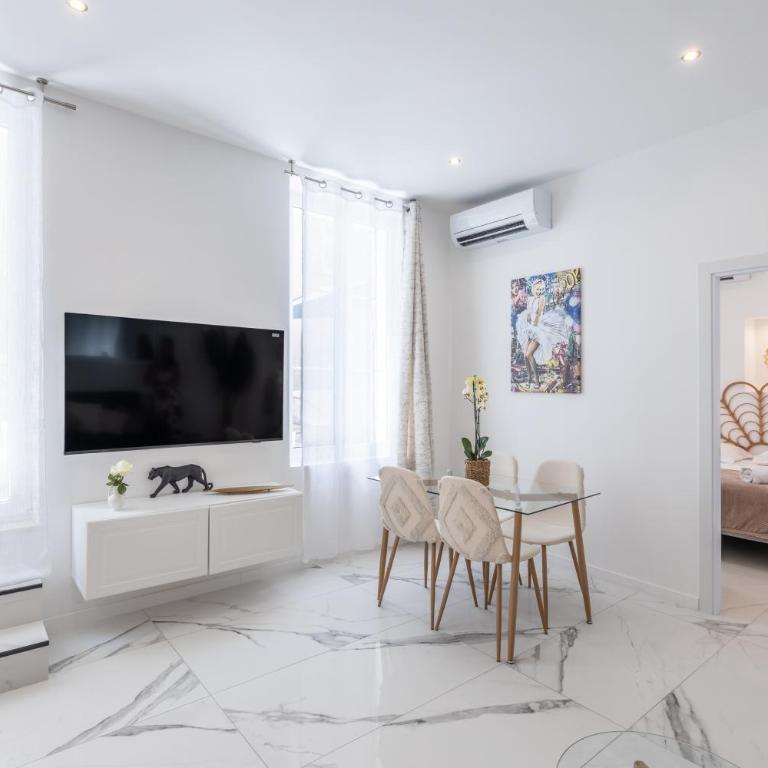 LB Vacation Rentals I Renovated Apt Minutes from Beach - Palais - 30m2 Terrace - Apartamento de 1 dormitorio - 3