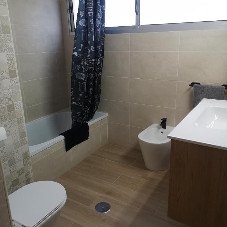 Hostal Mari en La Laguna, alquiler habitación privada en hostal, 6 habitaciones cerca de la universidad y aeropuerto Norte, 3 baños compartidos - Habitación Doble - 20