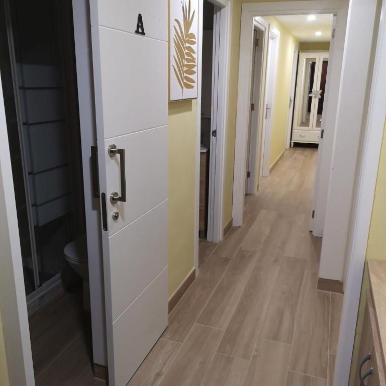 Hostal Mari en La Laguna, alquiler habitación privada en hostal, 6 habitaciones cerca de la universidad y aeropuerto Norte, 3 baños compartidos - Habitación Doble - 17