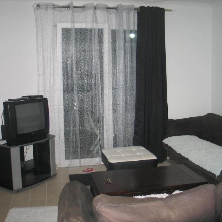 Guest House Dena - One-Bedroom Apartment with Terrace - 11