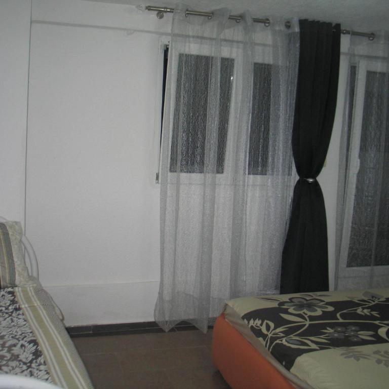 Guest House Dena - One-Bedroom Apartment with Terrace - 15