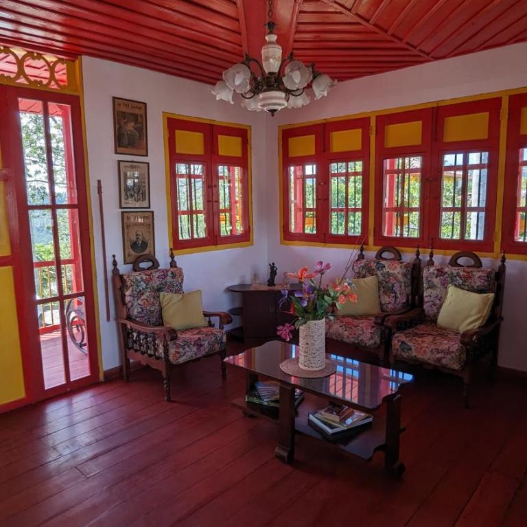 Coronel's Peak Coffee House - Villa - 10