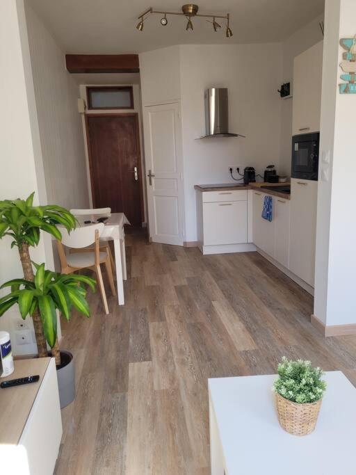 Le Paséo - One-Bedroom Apartment - 7