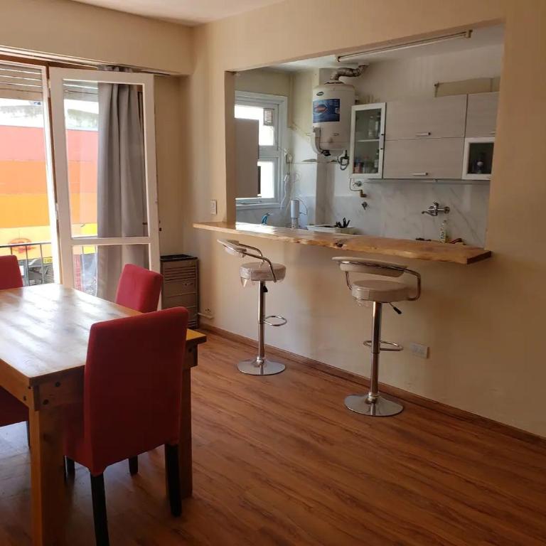 Dpto. centro en peatonal rivadavia mega luminoso - Apartamento de 1 dormitorio - 10