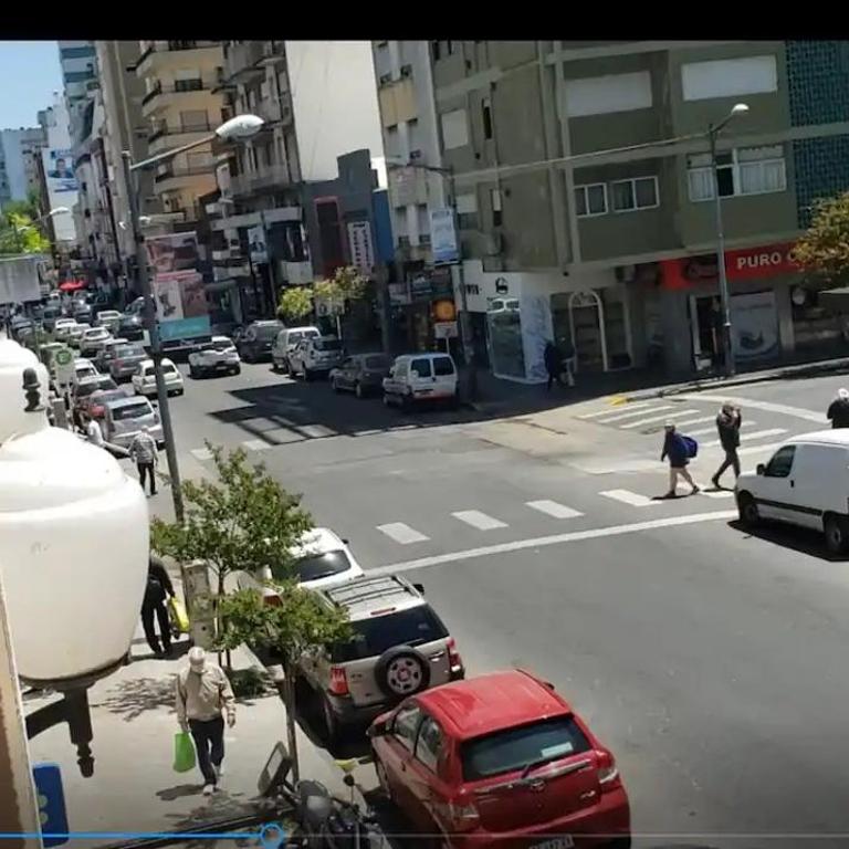 Dpto. centro en peatonal rivadavia mega luminoso - Apartamento de 1 dormitorio - 25