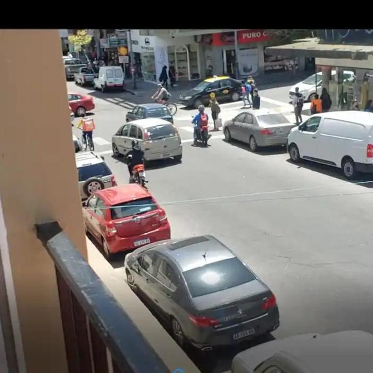 Dpto. centro en peatonal rivadavia mega luminoso - Apartamento de 1 dormitorio - 26