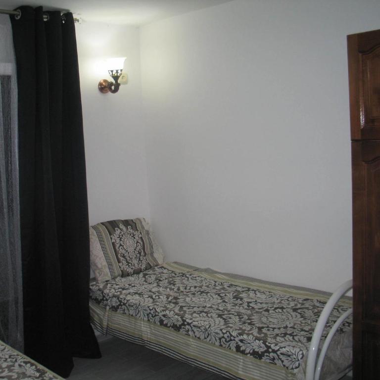 Guest House Dena - Twin Room with Balcony - 7