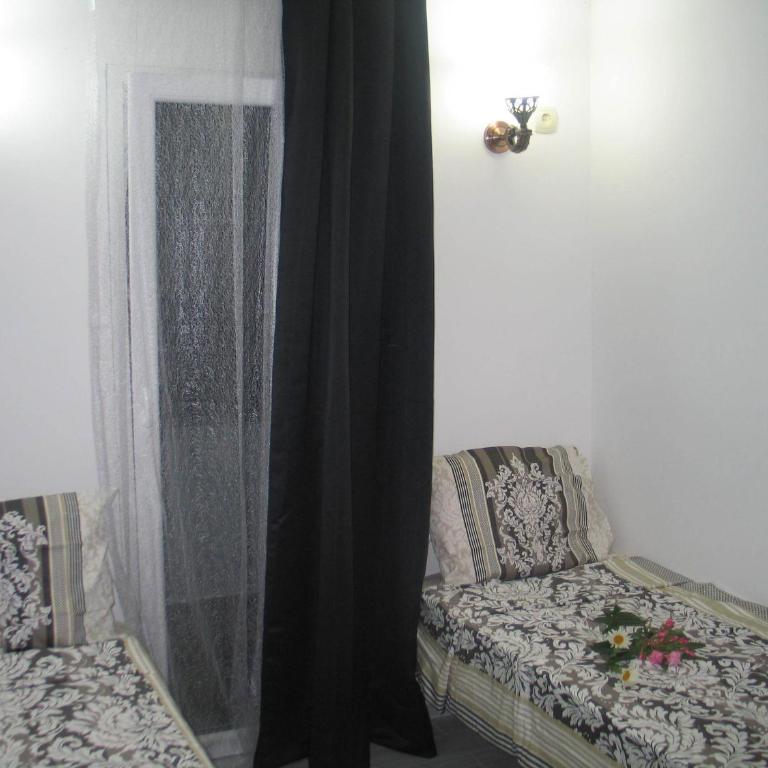 Guest House Dena - Twin Room with Balcony - 6