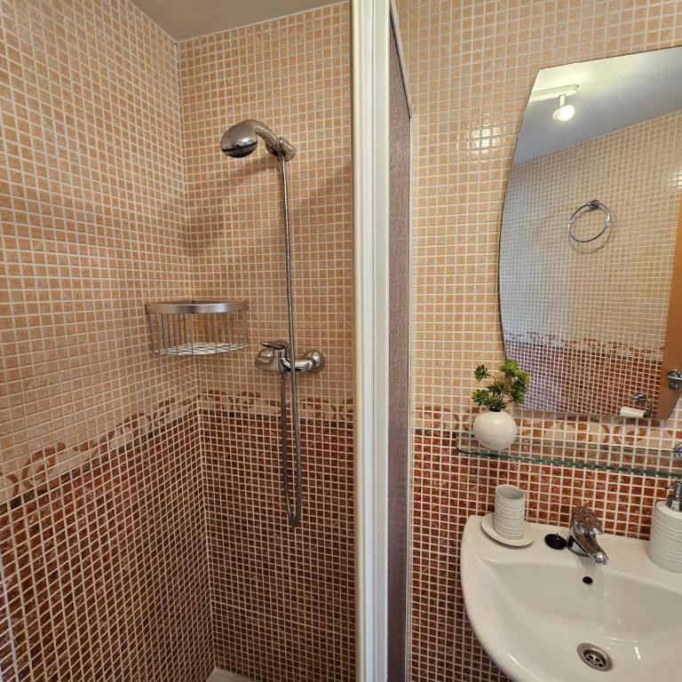 Apartment Marina - Two-Bedroom Apartment - 27