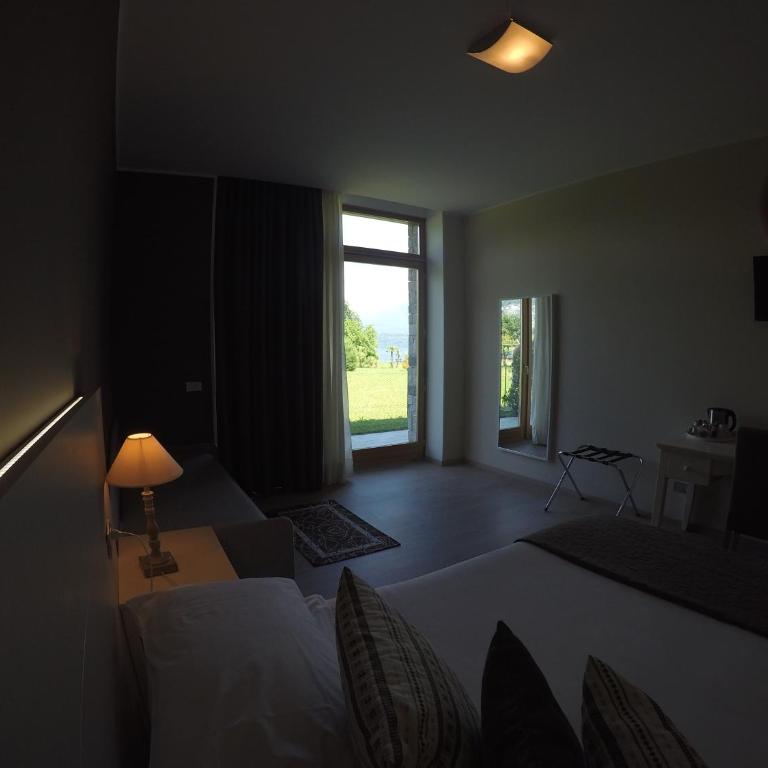 Tullio Hotel - Chambre Familiale (2 Adultes + 2 Enfants) - Vue Latérale sur Lac - 1