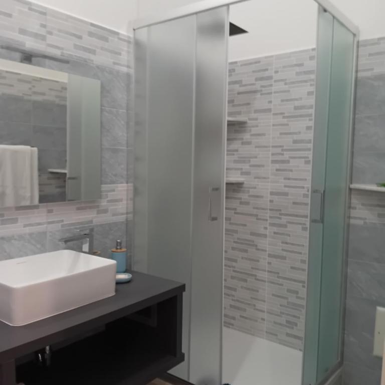 Titi Rooms - Camera Tripla con Bagno Privato Esterno - 2