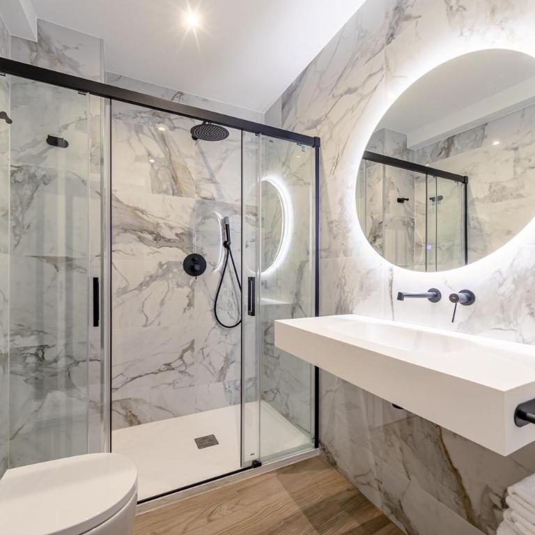 Modern & Stylish Apartment - Old Town - Two-Bedroom Apartment - 22