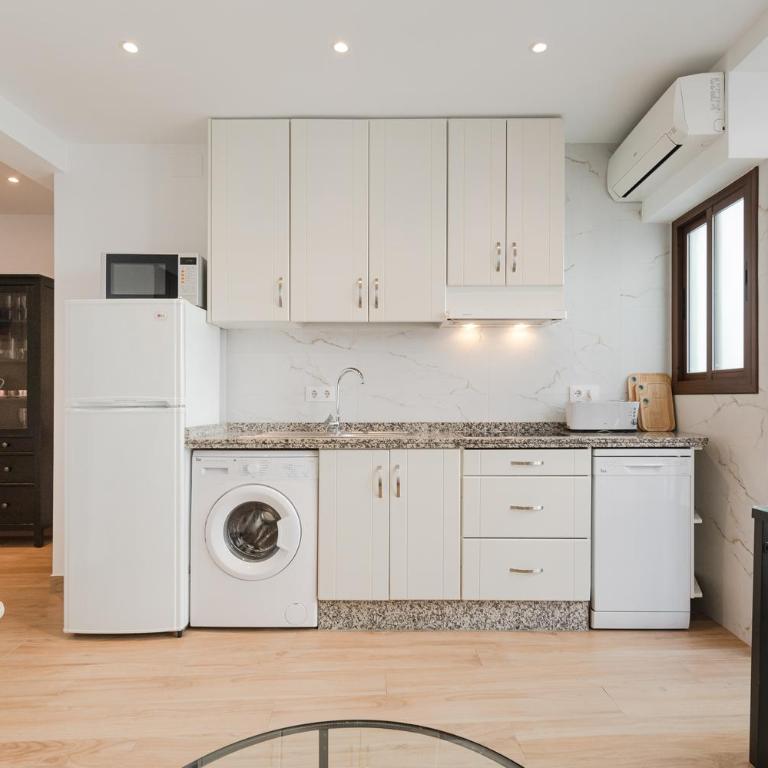 Modern & Stylish Apartment - Old Town - Two-Bedroom Apartment - 7