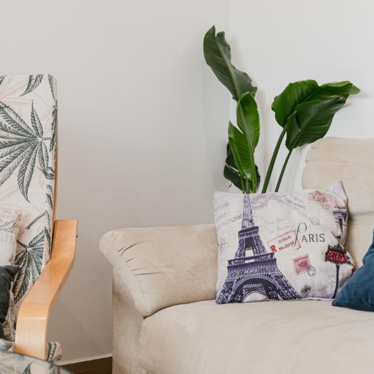 Modern & Stylish Apartment - Old Town - Two-Bedroom Apartment - 6