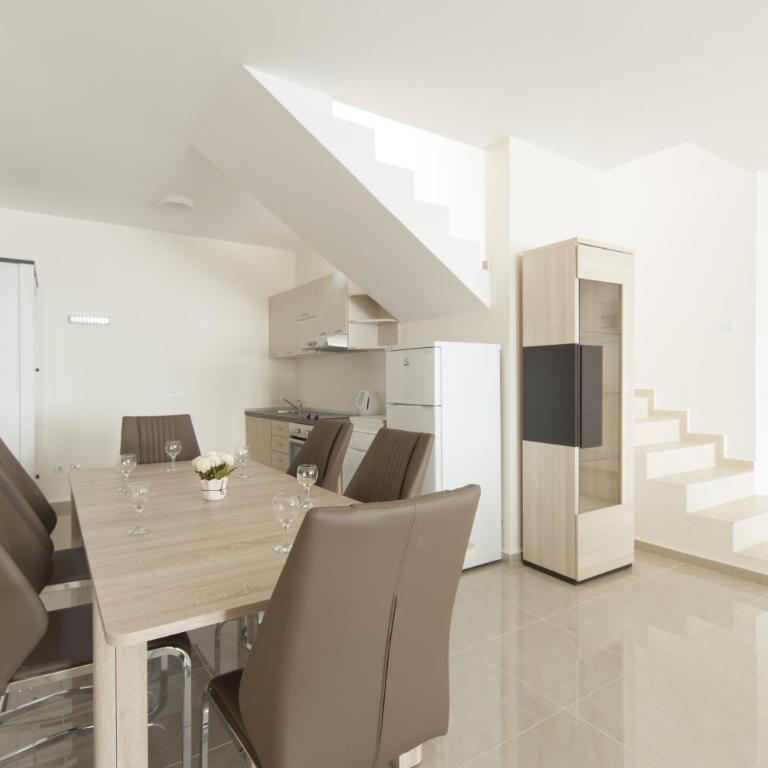 Berg Apartments - Two-Bedroom Apartment with Terrace and Sea View - 9