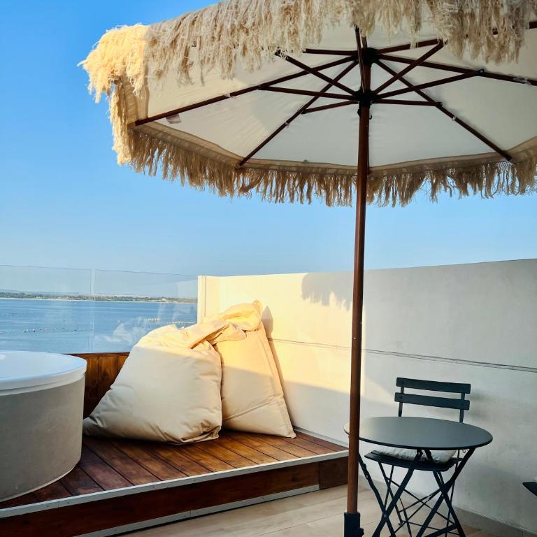 Palazzo Matà Boutique Hotel - Camera Matrimoniale Deluxe con Vista Mare e Vasca Idromassaggio - 1