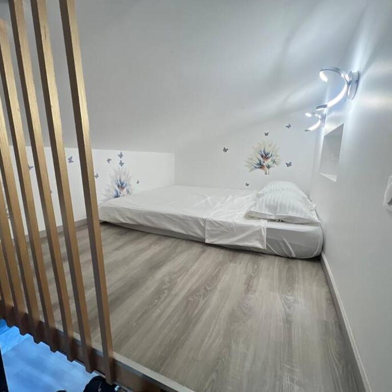 Maison Appartement Triplex avec jacuzzi et sauna - Maison 2 Chambres - 9