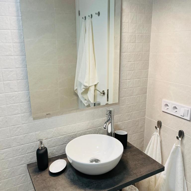 Sunny handmade home. WI-FI, a/c & free parking - Apartamento de 2 dormitorios - 12