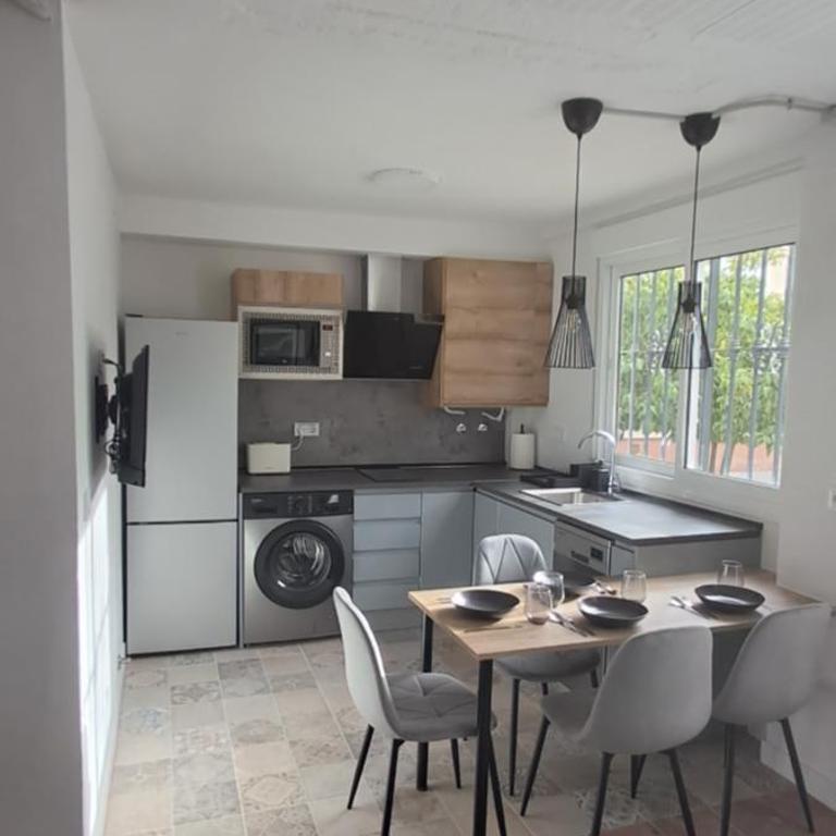Sunny handmade home. WI-FI, a/c & free parking - Apartamento de 2 dormitorios - 3