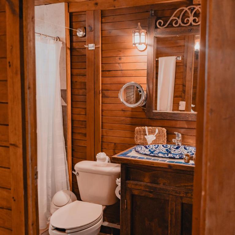 Petit Lafitte Beach Front Hotel & Bungalows - Jungle Experience Bungalow - King Bed - 13