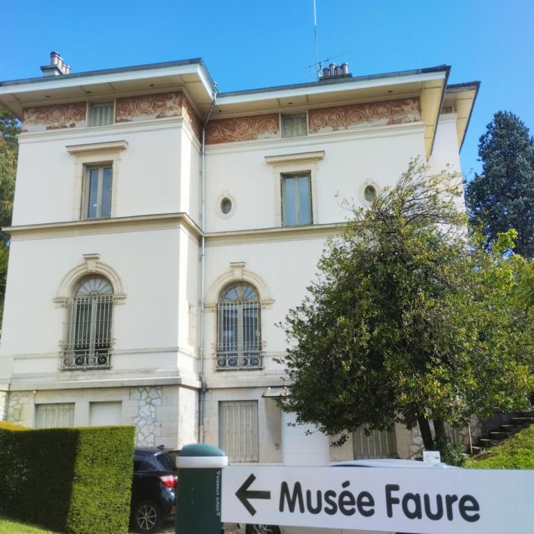 "Chalet Marie Louise" logement 3 étoiles dans une maison de ville à 400m du centre ville - Apartment mit 3 Schlafzimmern - 33