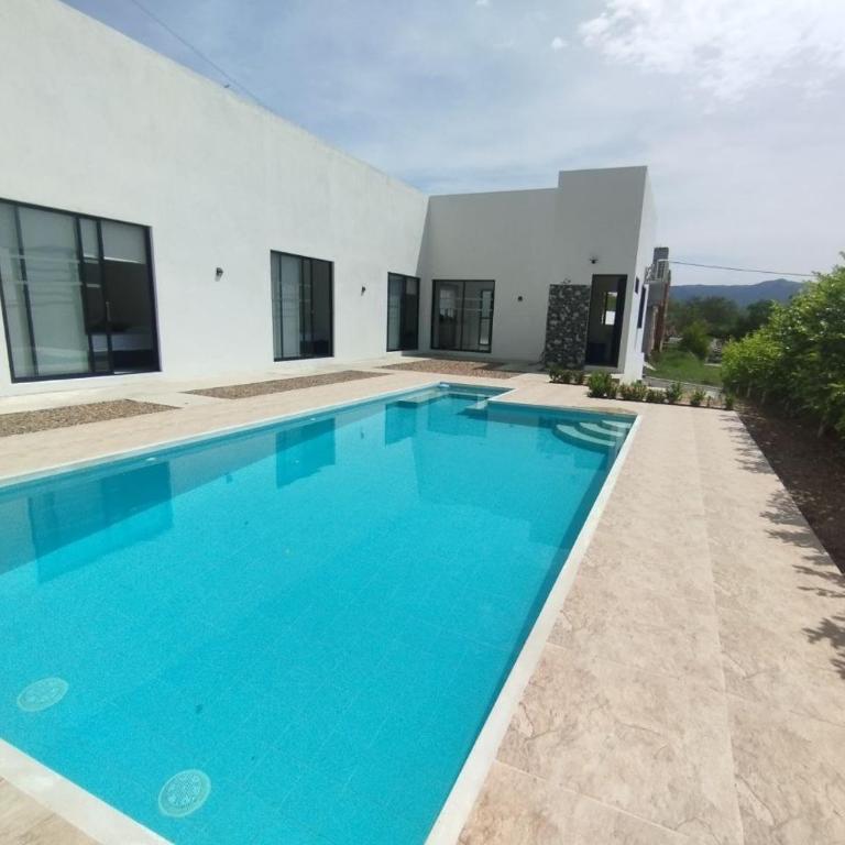 Piscina privada y mucha tranquilidad. - Casa de 3 dormitorios - 5