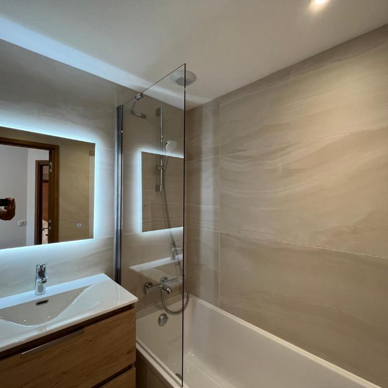 Renovated 6 pers Luxury Chalet in Meribel Centre 85m2 3BR 3BA with Mountain View and boots heater ! - Appartement 3 Chambres - 24