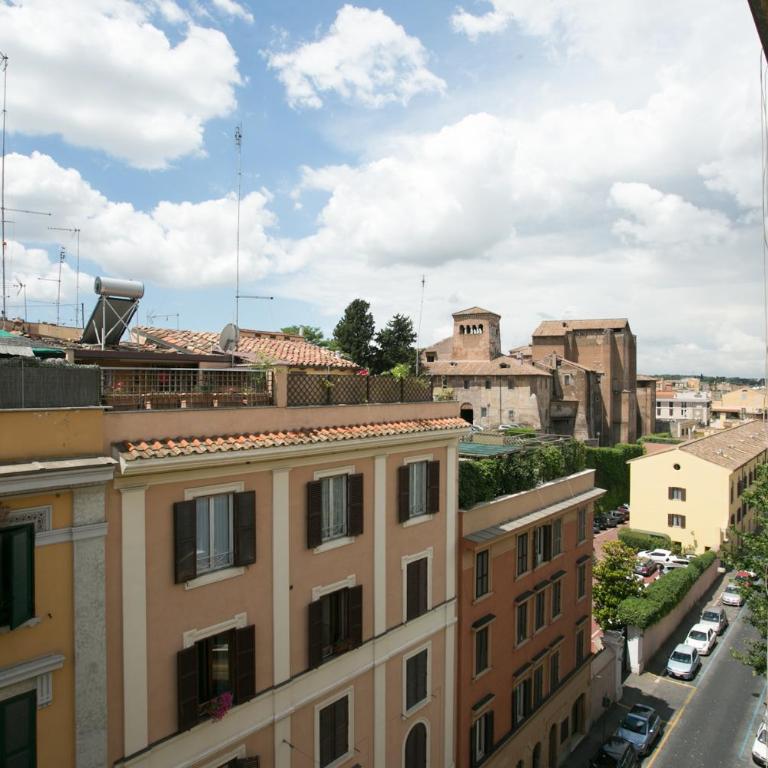 Colosseo Apartments and Rooms - Rome City Centre - Camera Matrimoniale Deluxe con Vista Città - Via San Giovanni in Laterano 85 - 9