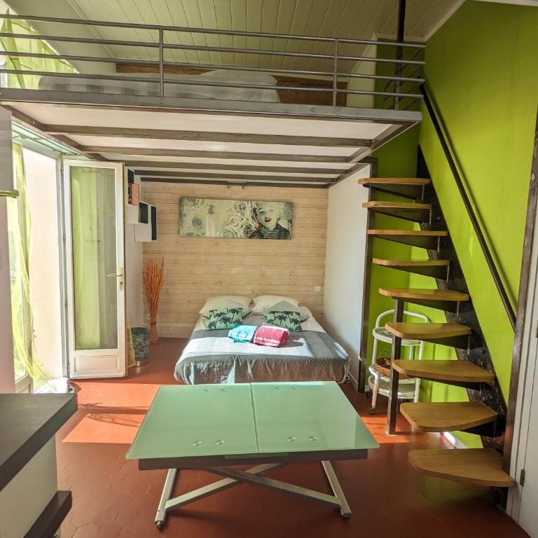 STUDIO CLIMATISE avec MEZZANINE au calme avec terrasse et parking idéalement situé pour tout faire à pied ! - Estudio con terraza - 10