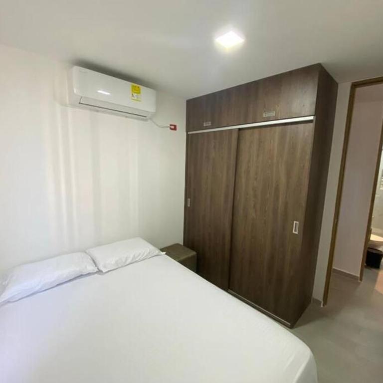 Apto con excelente Ubicación. - Apartamento de 3 dormitorios - 2