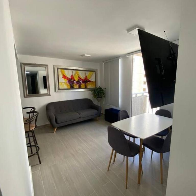 Apto con excelente Ubicación. - Apartamento de 3 dormitorios - 9