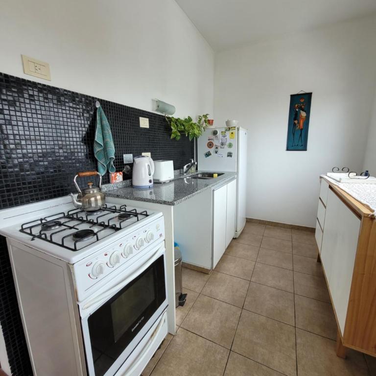 Luminoso Monoambiente Zona Universitaria 5to piso - Apartamento - 9