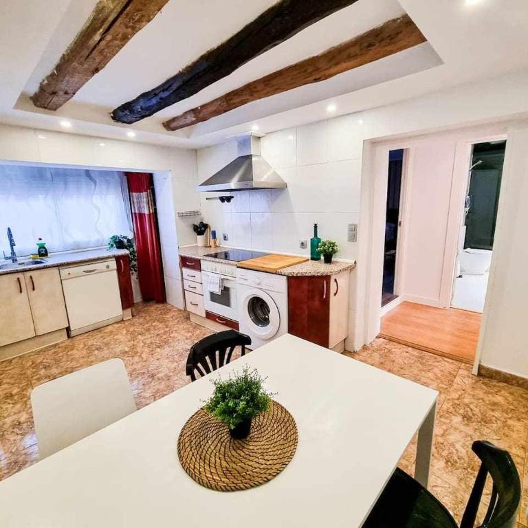 Casa de Goya Turistea Suites - Three-Bedroom Apartment - 11