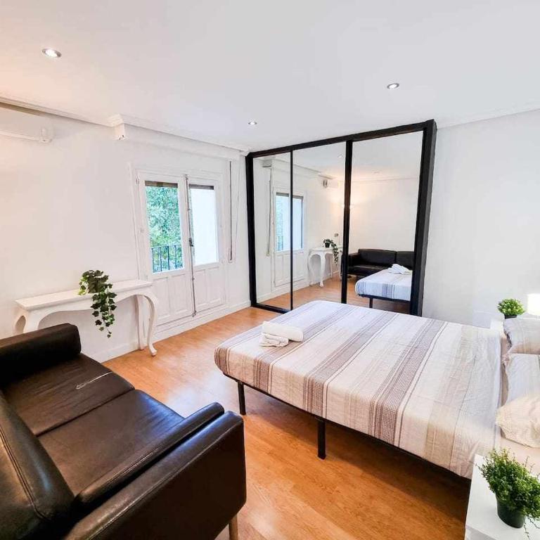 Casa de Goya Turistea Suites - Three-Bedroom Apartment - 17