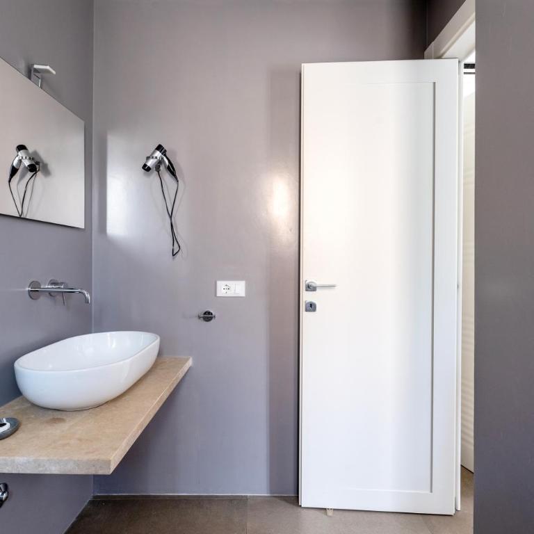 Serafini Rooms - Camera King con Balcone - 11