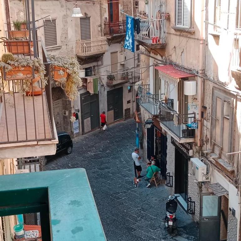 LA DIMORA DI TOTÒ - Camera Matrimoniale con Balcone (2 Adulti + 1 Bambino) - 2