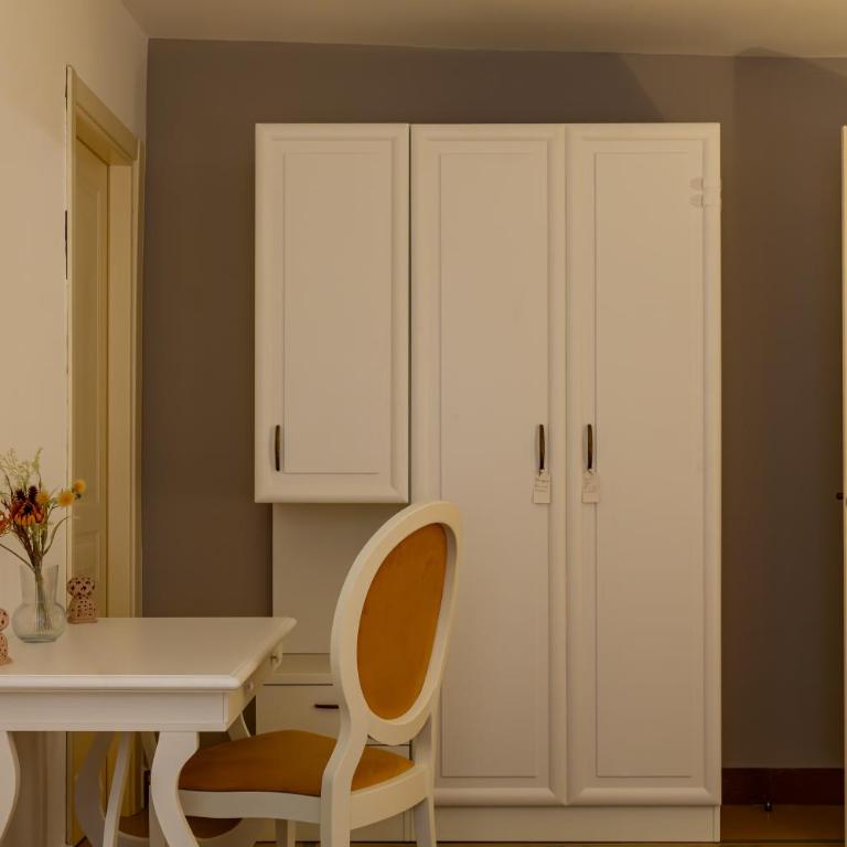Mi Tú Apartments - Double or Twin Room with Extra Bed - 8