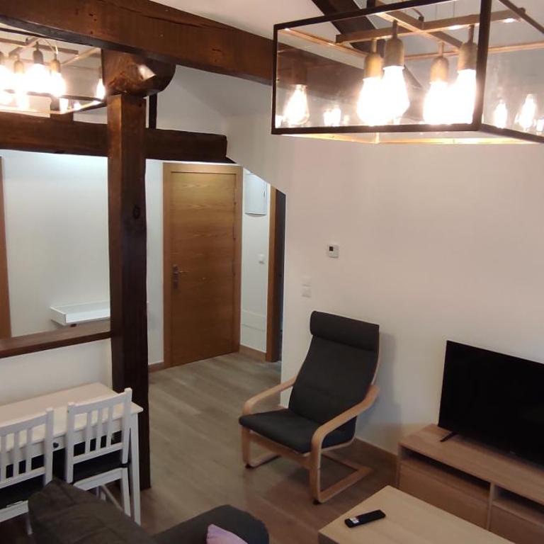 Alojamientos El Pontiguín 2 - Two-Bedroom Apartment - 4