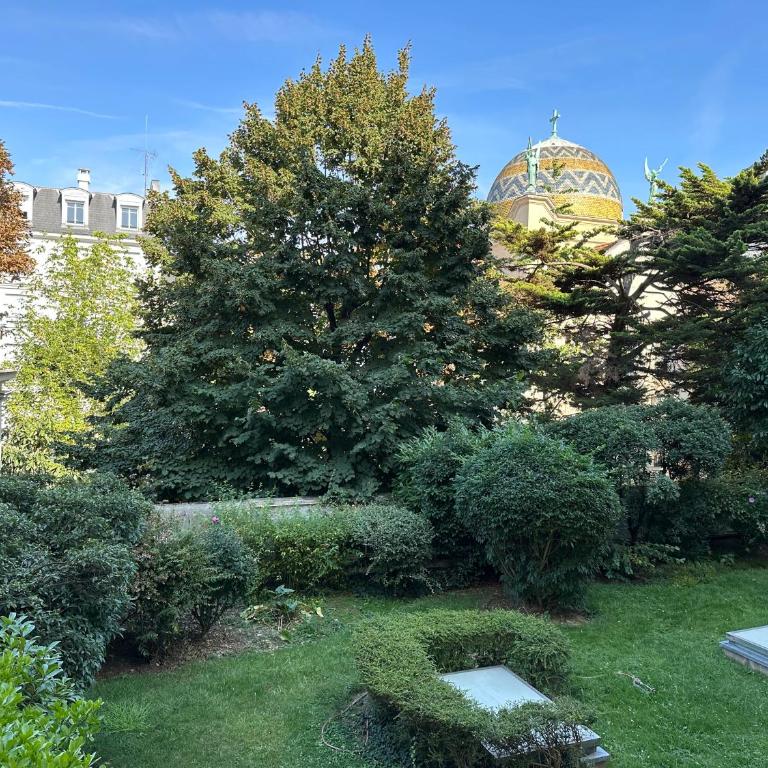 Private bedrooms near Eiffel Tower - Chambre Lit Queen-Size - Vue sur Jardin - 3