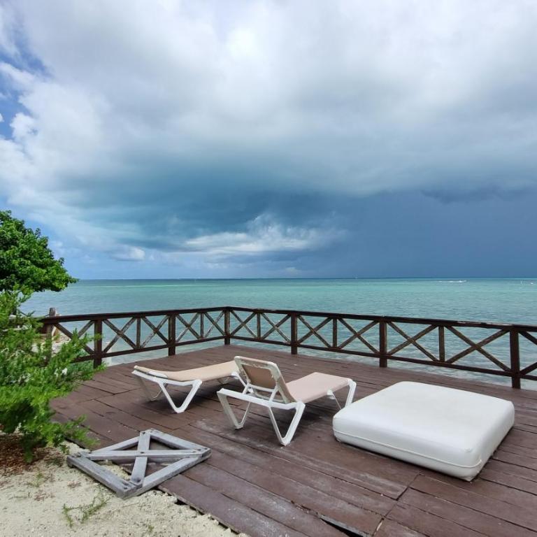 On The Beach - Seaside Sunrise Haven 3 Bedrooms SEA VIEW - Three-Bedroom Apartment - 40